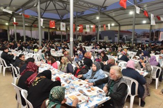 Kepez’in iftar sofraları Başköy ve Gaziler’e kuruldu
