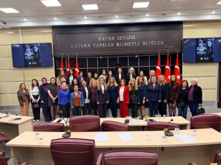 Kepez’de kadınların mücadelesi ‘Kadın Yaşamdır’ panelinde konuşuldu