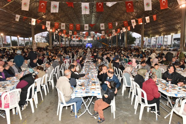 Kepez’in 4 mahallesi iftar sofralarında buluştu
