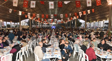 Kepez’in 4 mahallesi iftar sofralarında buluştu