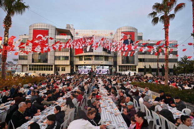 Kepez’den Kadir Gecesi’nde 5 bin kişilik birlik sofrası