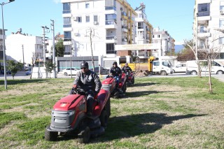 Kepez’de yeşil alanlar park ve bahçeler ekiplerine emanet