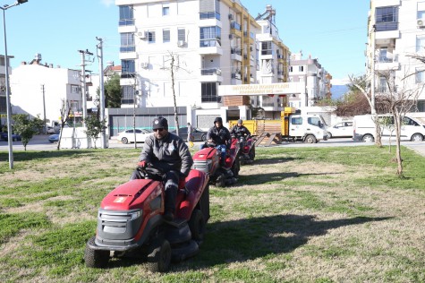 Kepez’de yeşil alanlar park ve bahçeler ekiplerine emanet