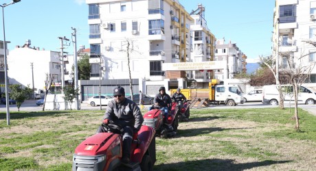 Kepez’de yeşil alanlar park ve bahçeler ekiplerine emanet