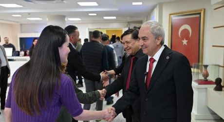 Kepez’de bayram sevinci personelle paylaşıldı