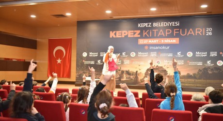 Sevimli kukla Aykız, Kepez Kitap Fuarı’nda