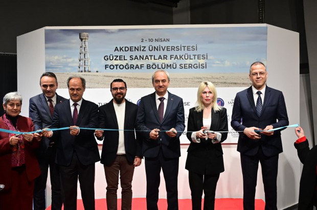 Kepez’de anlamlı sergi: AÜ. mezunu genç sanatçıların objektifinden hayat