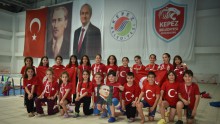 Kepezspor yüzme takımından 5 altın, 4 gümüş, 6 bronz başarı
