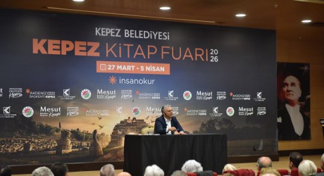 Ümit Uysal, Kepez Kitap Fuarı’nda okurlarla buluştu