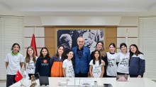 Kocagöz, öğrencilerin projelerini dinledi