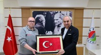 Kocagöz’den bayrağına sahip çıkan belediye personeline ödül