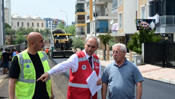 Başkan Kocagöz Çankaya’daki asfalt çalışmalarını yerinde inceledi 