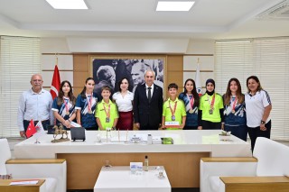 Kepez’in Bocce şampiyonları Başkan Kocagöz’le buluştu