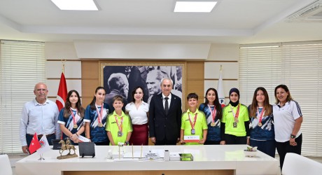 Kepez’in Bocce şampiyonları Başkan Kocagöz’le buluştu