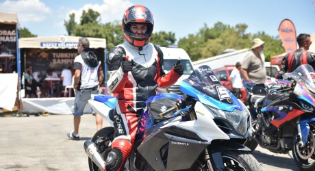 Kepez’de motodrag şampiyonları kupalarını aldı