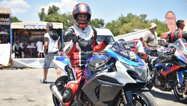 Kepez’de motodrag şampiyonları kupalarını aldı 