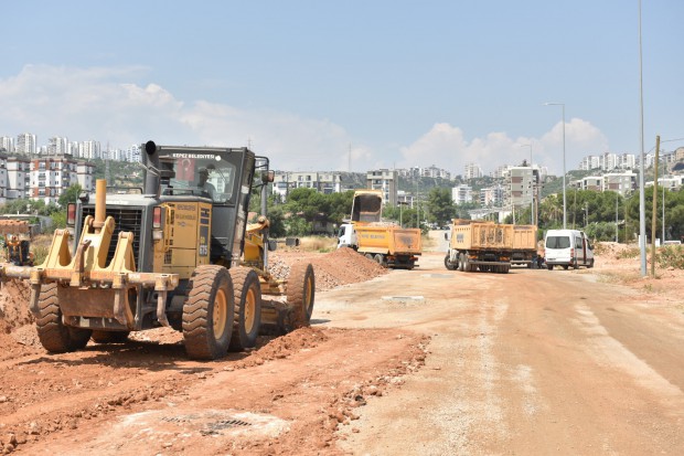 Kepez’in Akşemseddin Caddesi’nde asfalt hazırlıkları başladı