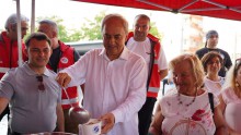 Başkan Kocagöz aşure bereketini vatandaşlarla paylaştı