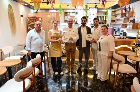 Kocagöz, ‘Temizlik Kirletmemektir’ kampanyasını Kültür Kafeler Caddesi esnafına tanıttı