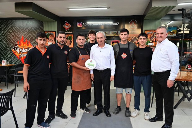 Kocagöz, Yeni Mahalle esnafına “Temizlik Kirletmemektir” kampanyasını anlattı   