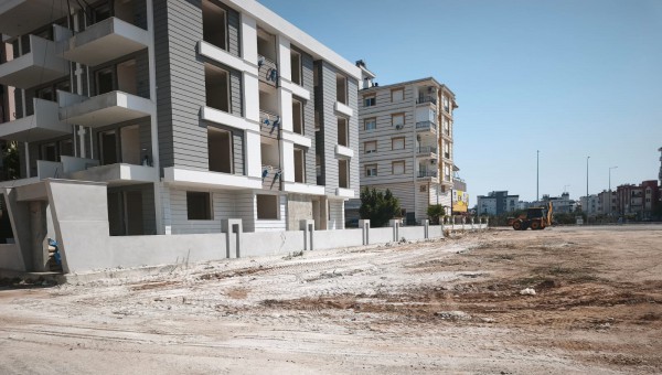 Kepez’de Kaçak Moloz Terörüne Son:  30 Kamyon Atık Temizlendi, Firmalara Ceza Yağdı! 