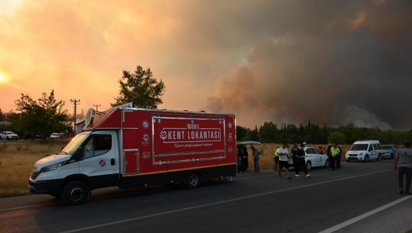 Kepez Belediyesi’nden Yangın Kahramanlarına Lojistik Kalkan 